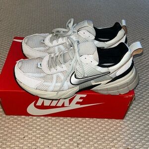 Nike v2k run sneakers